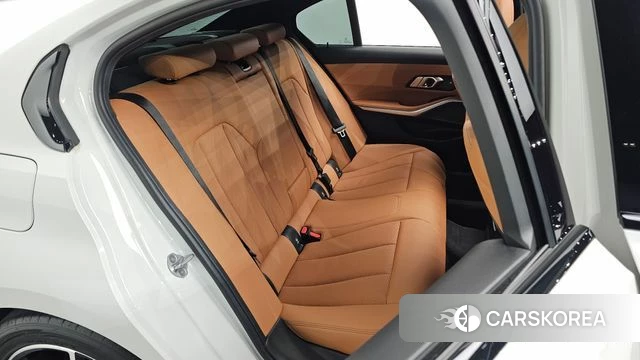 BMW 3 Series (G20) 2023 Белый из Кореи, фото 2