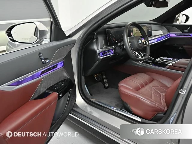 BMW 7 Series (G70) 2023 Песочный из Кореи, фото 2