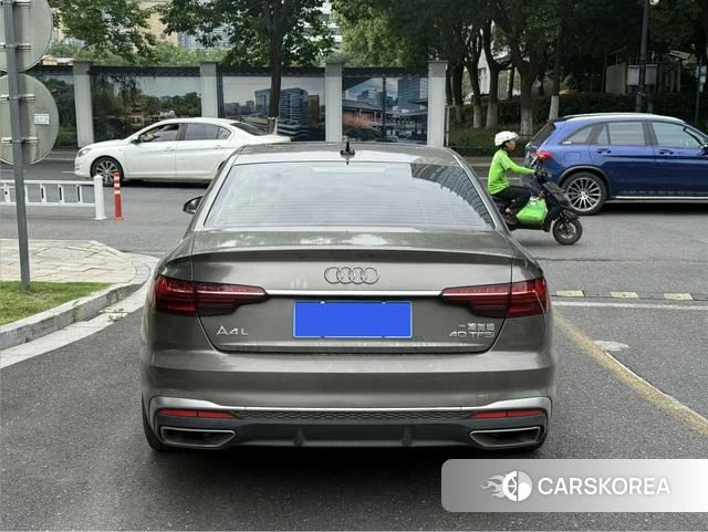 Audi A4L 2021 Темно-серый из Китая, фото 2