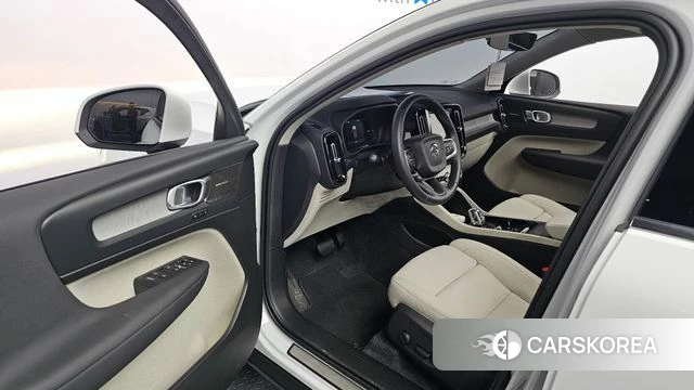 Volvo XC40 2025 Белый из Кореи, фото 2