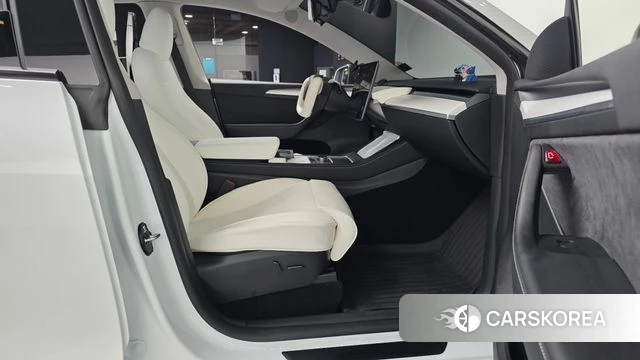 Tesla Model Y 2024 Белый из Кореи, фото 2
