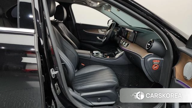 Mercedes-Benz E-Class W213 2018 Черный из Кореи, фото 2