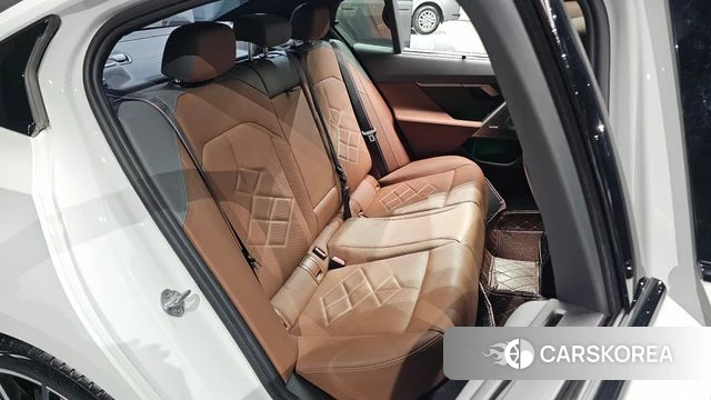 BMW 5 Series (G60) 2024 Белый из Кореи, фото 2