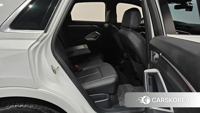 Audi Q3 (F3) 2022 Белый из Кореи, фото 2