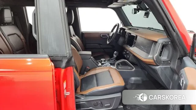 Ford Bronco 6th Generation 2024 Красный из Кореи, фото 2