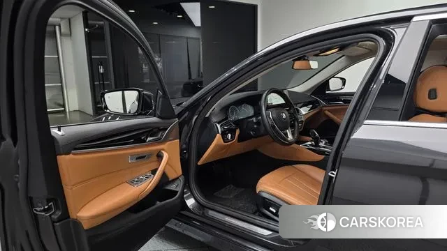 BMW 5 Series (G30) 2019 Серый из Кореи, фото 2