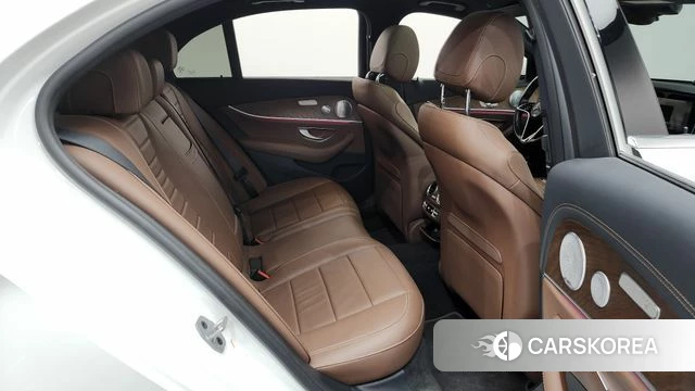 Mercedes-Benz E-Class W213 2021 Белый из Кореи, фото 2