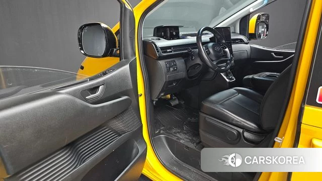 Hyundai Staria 2022 Желтый из Кореи, фото 2