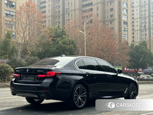 BMW 5 series 2022 Черный из Китая, фото 2