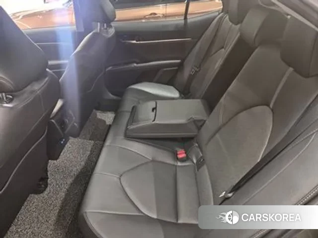 Toyota Camry (XV70) 2023 Серебряный из Кореи, фото 2