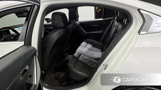 BMW 5 Series (G60) 2025 Белый из Кореи, фото 2