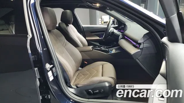 BMW 5 Series (G60) 2023 Черный из Кореи, фото 2