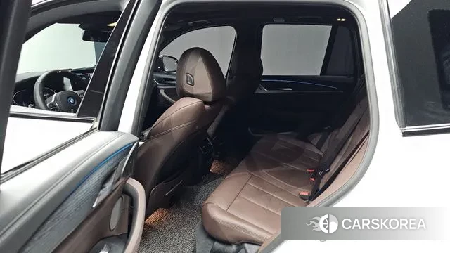 BMW iX3 2023 Белый из Кореи, фото 2