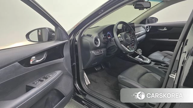 Kia The New K3 2nd generation 2023 Черный из Кореи, фото 2