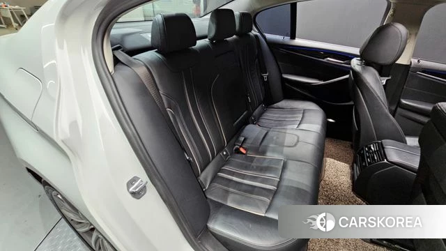 BMW 5 Series (G30) 2018 Белый из Кореи, фото 2