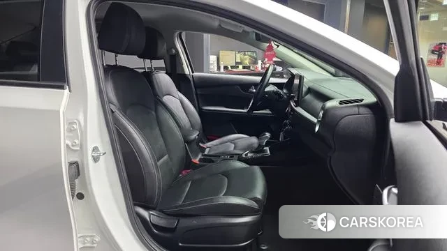 Kia The New K3 2nd generation 2022 Белый из Кореи, фото 2