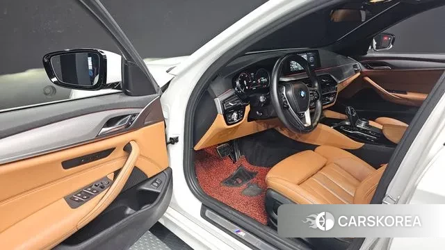 BMW 5 Series (G30) 2018 Белый из Кореи, фото 2