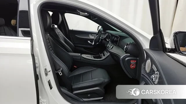 Mercedes-Benz E-Class W213 2021 Белый из Кореи, фото 2