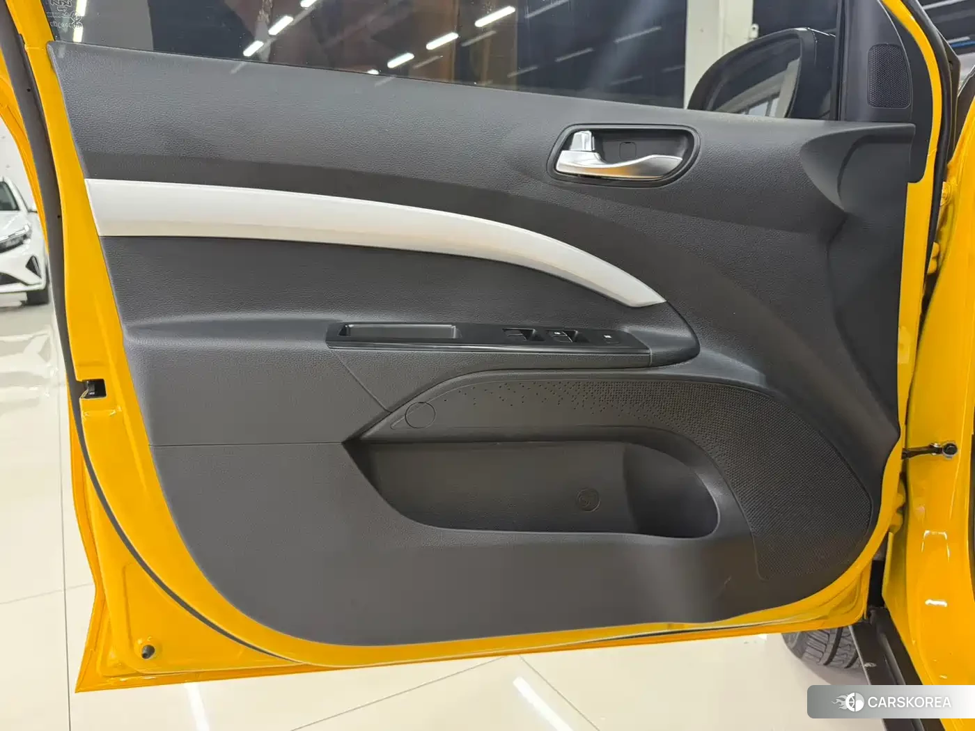 Kia KX1 2023 Yellow/orange из Китая, фото 2