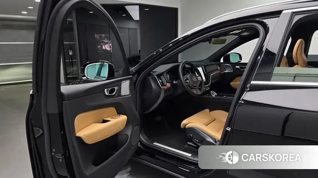 Volvo XC60 second Generation 2025 Черный из Кореи, фото 2