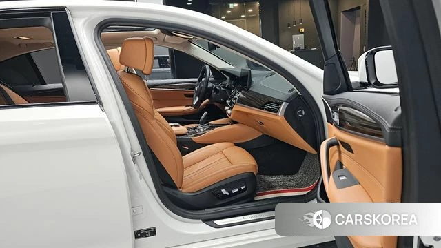 BMW 5 Series (G30) 2021 Белый из Кореи, фото 2