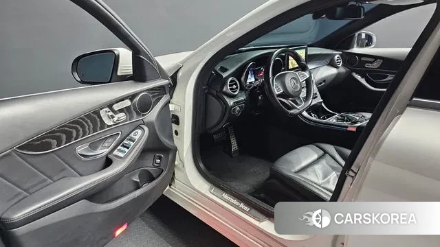 Mercedes-Benz C-Class W205 2018 Белый из Кореи, фото 2