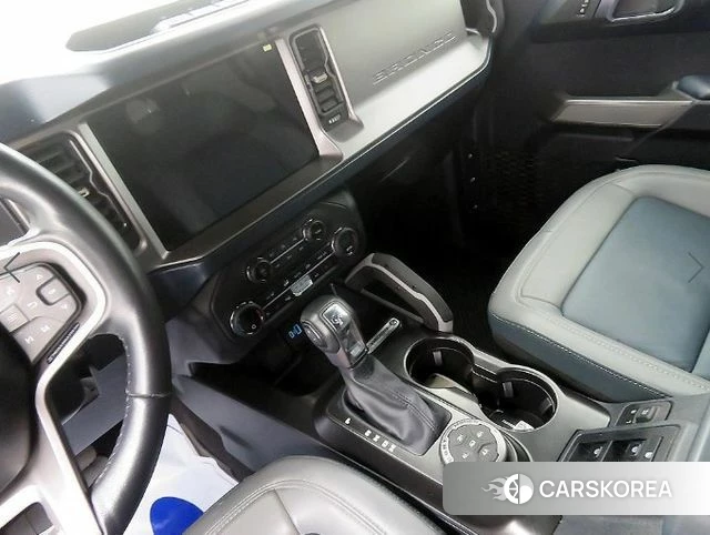 Ford Bronco 6th Generation 2023 Небесно-голубой из Кореи, фото 2