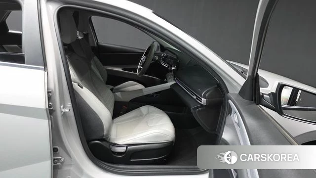 Hyundai Avante (CN7) 2021 Серебристо-серый из Кореи, фото 2