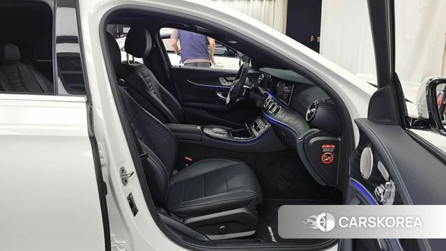 Mercedes-Benz E-Class W213 2023 Белый из Кореи, фото 2