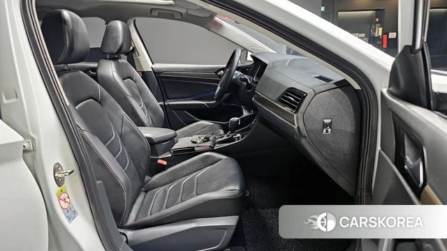 Volkswagen 7th Generation of Jetta 2021 Белый из Кореи, фото 2