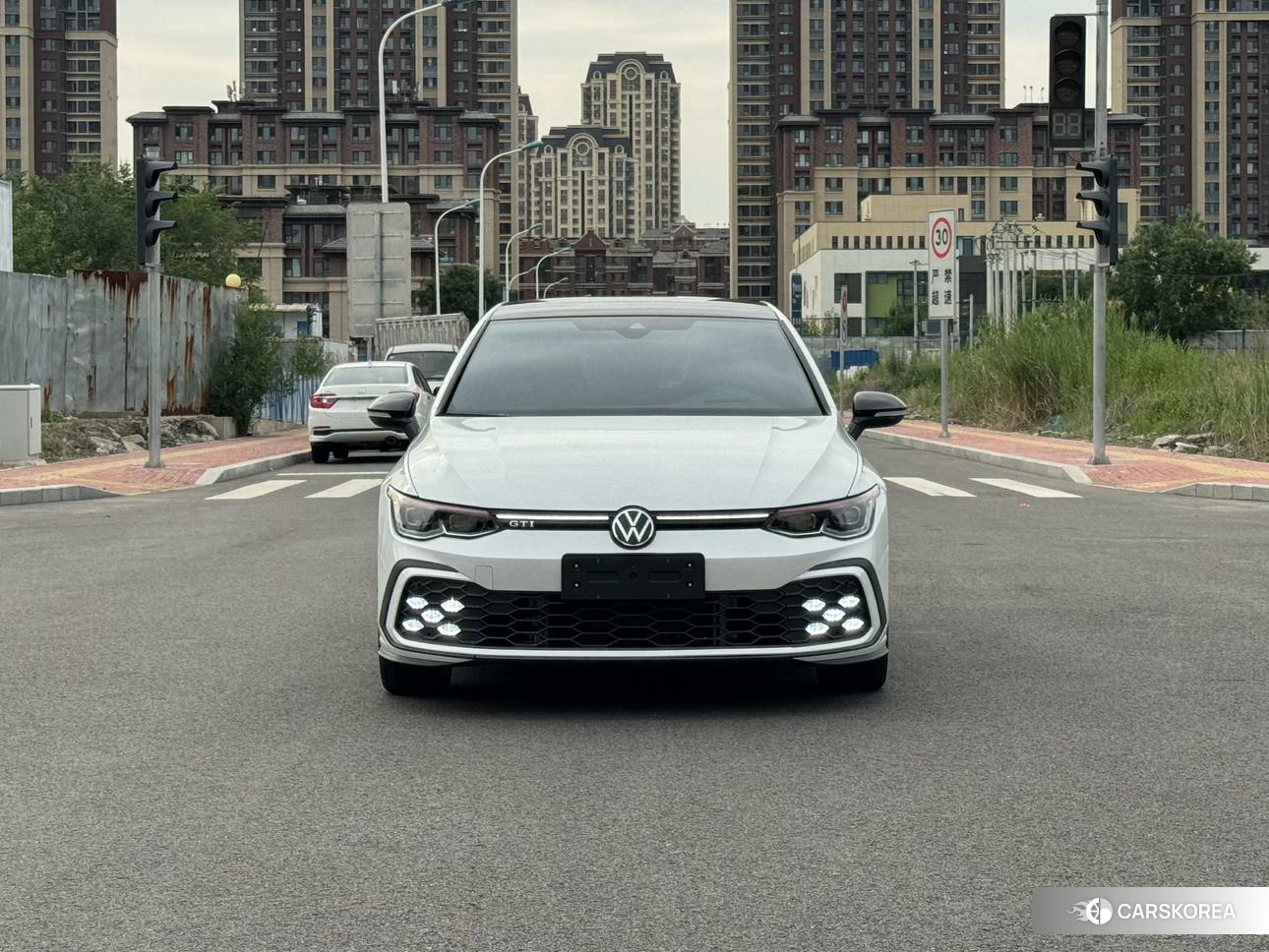 Volkswagen Golf 2021 Белый из Китая, фото 2
