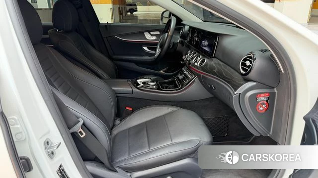 Mercedes-Benz E-Class W213 2019 Белый из Кореи, фото 2