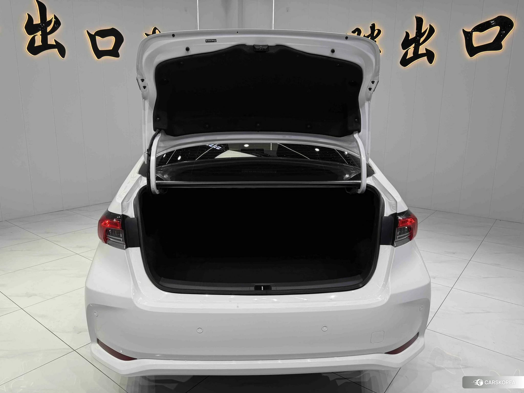 Toyota Corolla 2021 Белый из Китая, фото 2