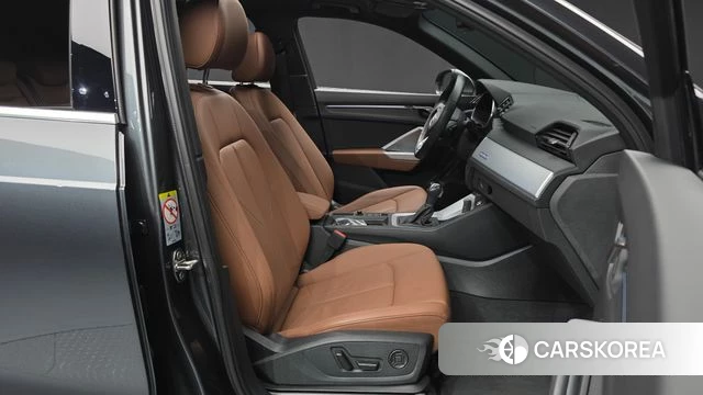 Audi Q3 (F3) 2022 Серый из Кореи, фото 2