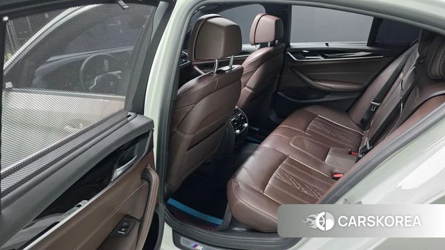 BMW 5 Series (G30) 2019 Белый из Кореи, фото 2