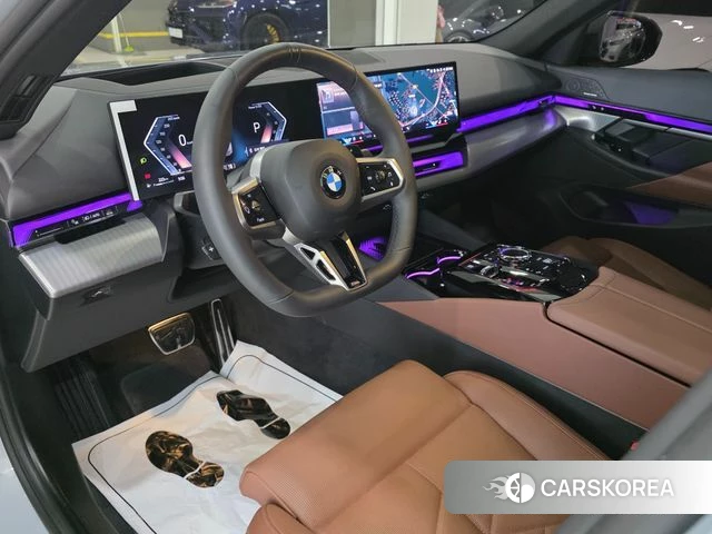 BMW 5 Series (G60) 2025 Серебристо-серый из Кореи, фото 2