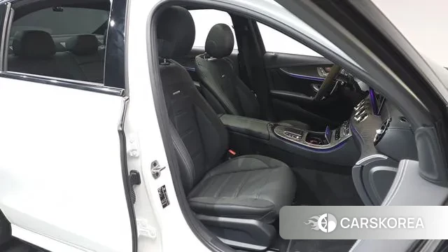 Mercedes-Benz E-Class W213 2023 Белый из Кореи, фото 2