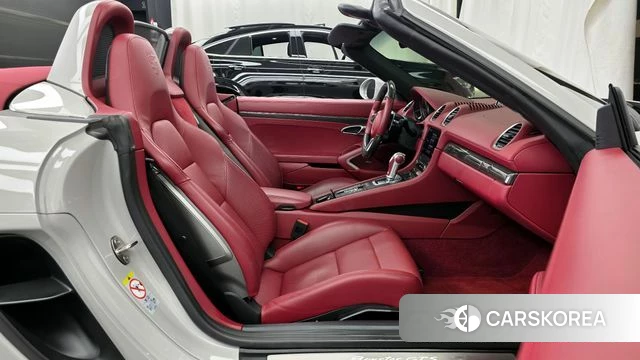 Porsche 718 Boxster 2024 Серебристо-серый из Кореи, фото 2