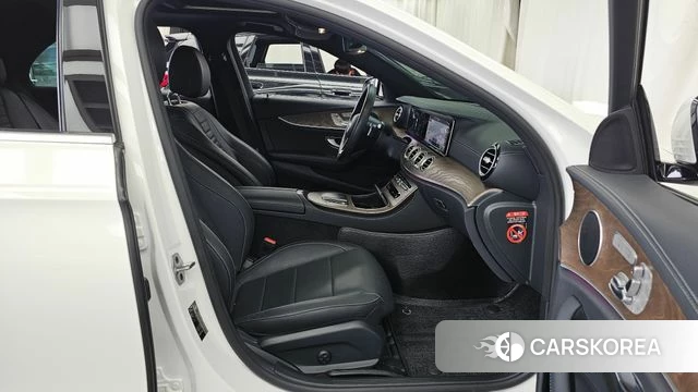 Mercedes-Benz E-Class W213 2020 Белый из Кореи, фото 2