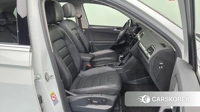 Volkswagen Tiguan second Generation 2023 Белый из Кореи, фото 2