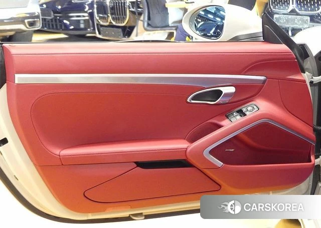 Porsche 718 Boxster 2023 Серебристо-серый из Кореи, фото 2