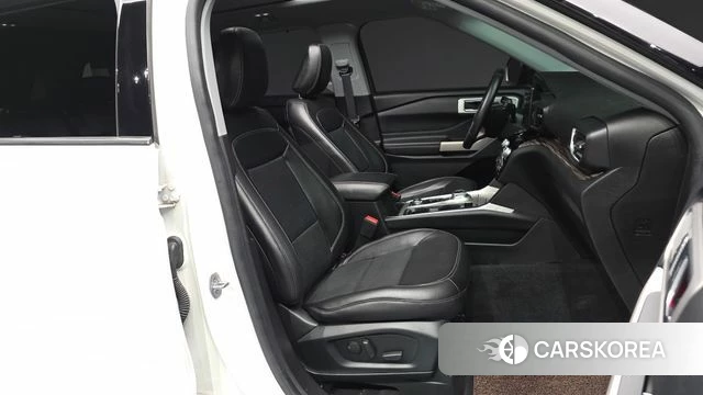 Ford Explorer 6th Generation 2022 Белый из Кореи, фото 2