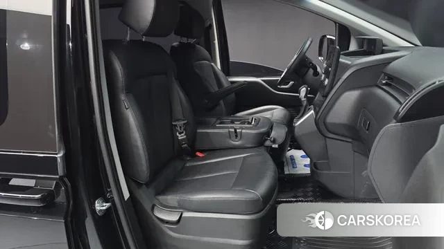 Hyundai Staria 2023 Черный из Кореи, фото 2