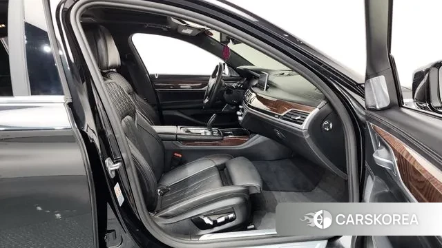 BMW 7 Series (G11) 2019 Черный из Кореи, фото 2