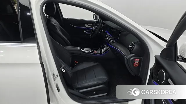 Mercedes-Benz E-Class W213 2023 Белый из Кореи, фото 2