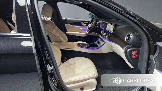Mercedes-Benz E-Class W213 2023 Черный из Кореи, фото 2