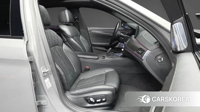 BMW 5 Series (G30) 2022 Серый из Кореи, фото 2