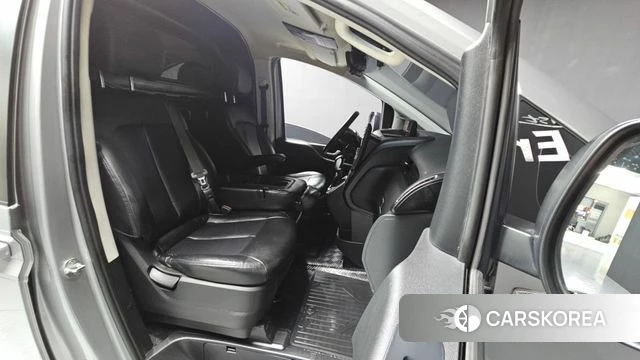 Hyundai Staria 2021 Серебристо-серый из Кореи, фото 2