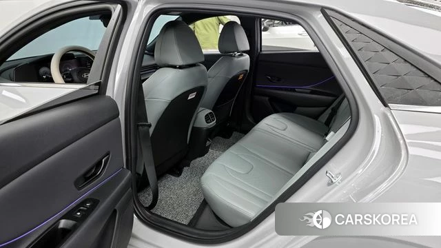 Hyundai The New Avante (CN7) 2024 Серебряный из Кореи, фото 2