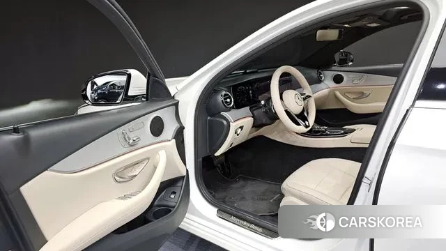 Mercedes-Benz E-Class W213 2021 Белый из Кореи, фото 2